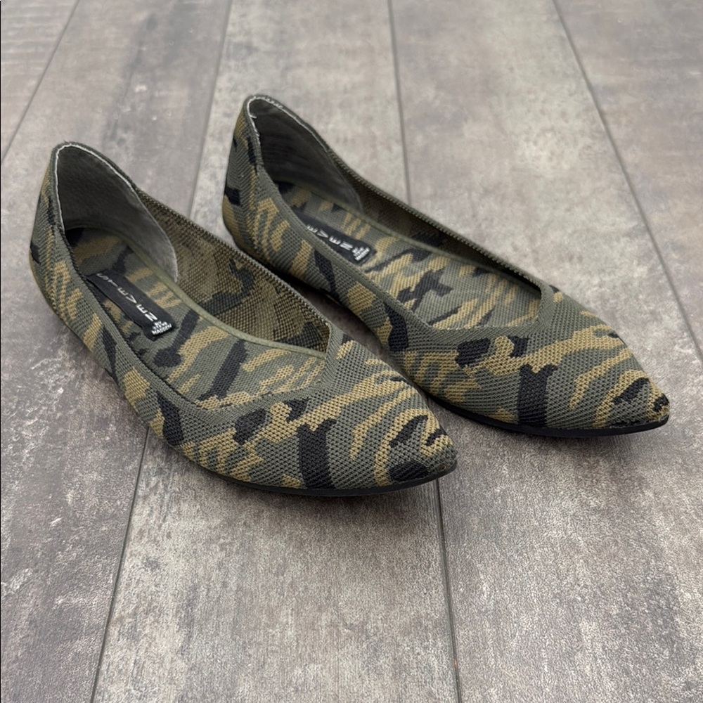 Steven by Steve Madden Reed Camouflage Pointed Toe Flats, size 8